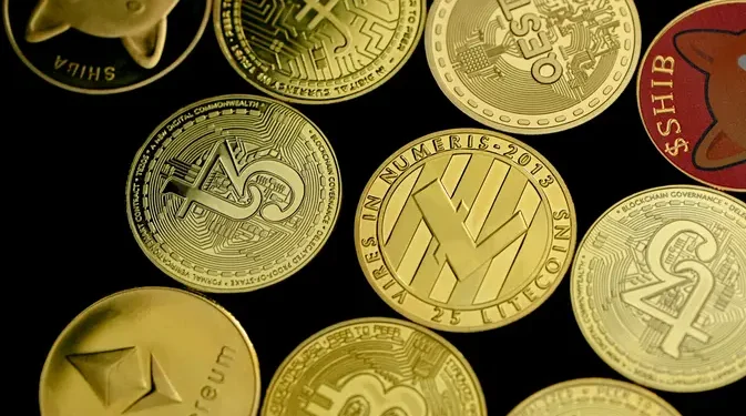 Harga Kripto 13 Mei 2025: Penurunan Bitcoin dan Lonjakan XRP