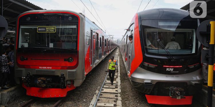 KRL Impor dari China Mulai Beroperasi, Simak Pendapat Konsumen